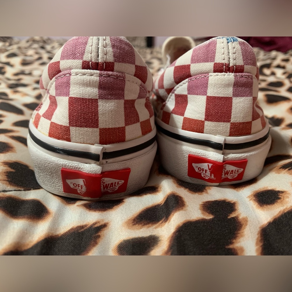 🩷Woman’s 6.5 Vans SlipOns🩷 - Picture 5 of 7